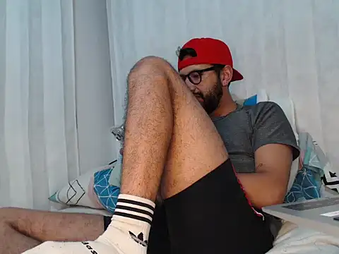 thomass1018 Adlı Modelin Canlı XXX Sohbeti