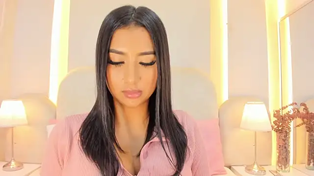 SalomeeBell Adlı Modelin Canlı XXX Sohbeti