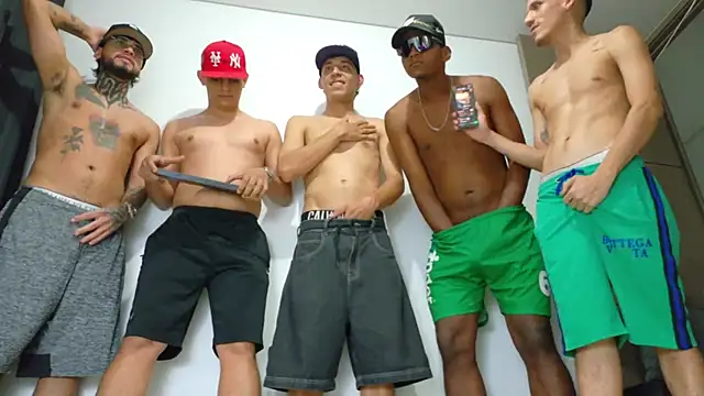 bully_boss' Live XXX Chat