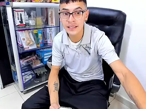 Alexx_bigcockk_'s Live XXX Chat