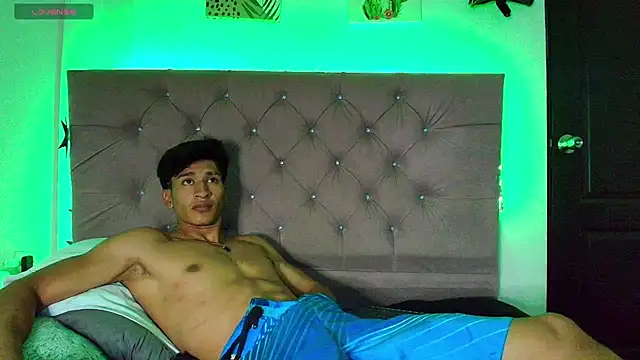 Zayn_Moretti Adlı Modelin Canlı XXX Sohbeti