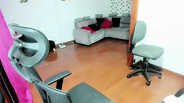 kourtney_14 élő XXX-chatje