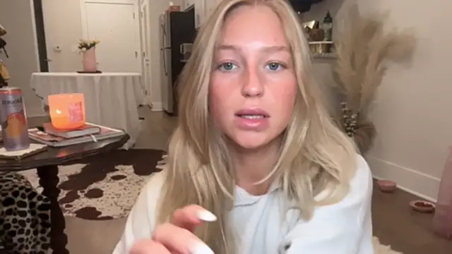 Онлайн чат XXX caseyyyhere