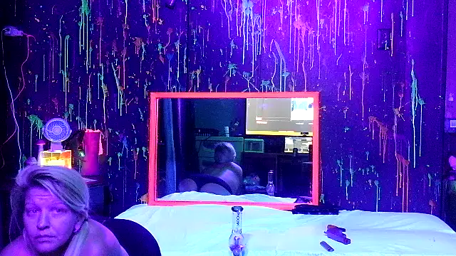 XXXspunderella Adlı Modelin Canlı XXX Sohbeti