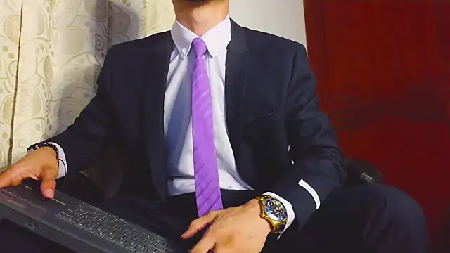 HomeAloneK live XXX chat