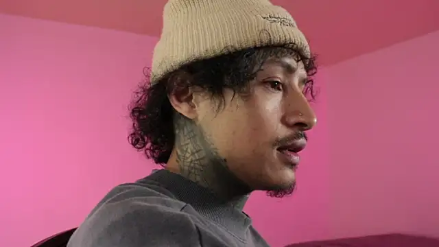 trieone live XXX chat