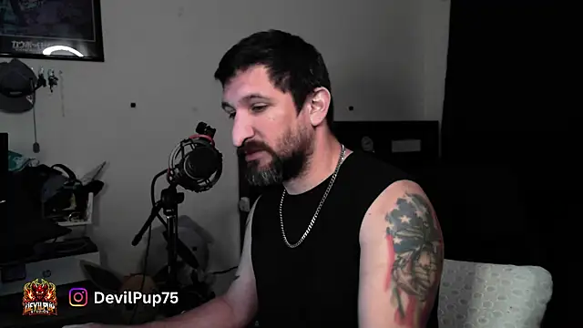 DevilPup75_ élő XXX-chatje