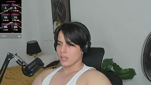 Thom_Ohtani élő XXX-chatje