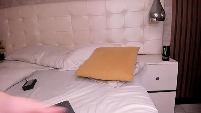 SofiaThoompson's Live XXX Chat