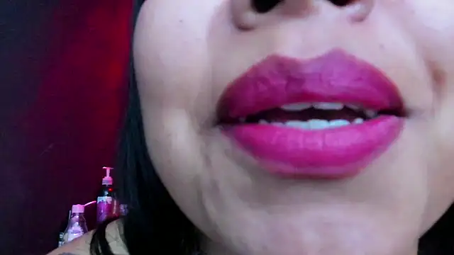 Loana_bdsm লাইভ XXX চ্যাট