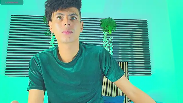 ThiiagoSaeenz লাইভ XXX চ্যাট