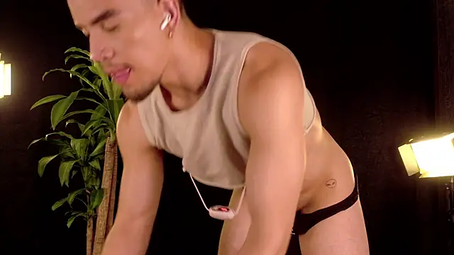 Bruno___69 live XXX chat