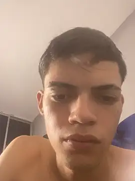Latinos_2001 Adlı Modelin Canlı XXX Sohbeti
