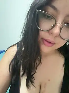Chatroom XXX en direct de MileyGia