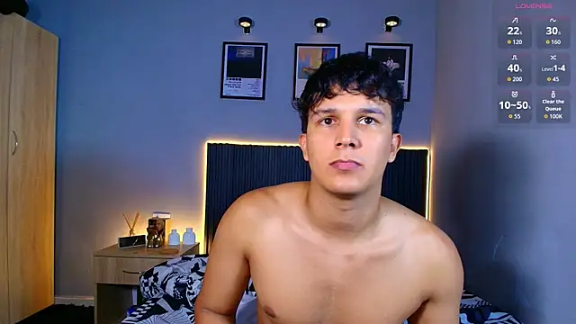 Leo_Savage_ live XXX chat