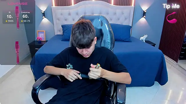 Tommy18__'s Live XXX Chat