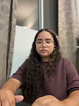 CurlyGirl_1's Live XXX Chat
