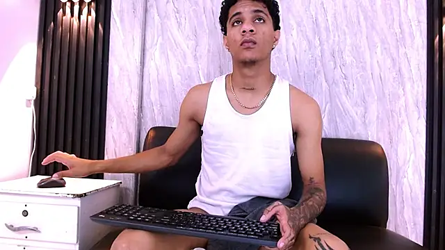 XXX chat uživo modela _Thiago12