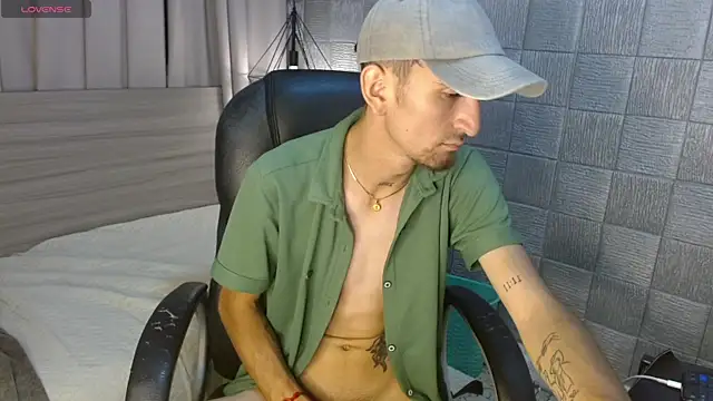 MykeCastle's Live XXX Chat