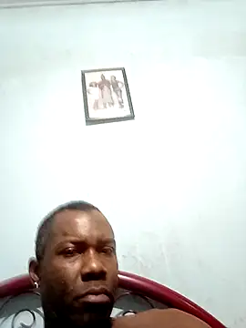 Show modela negromasturbar na web-kameri
