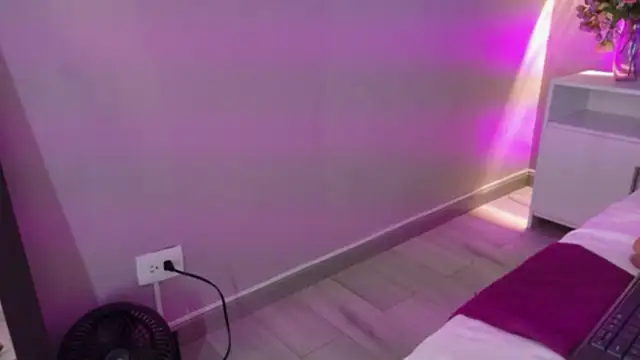 Czat XXX na żywo – MeganR_