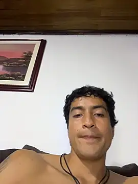 Chat +18 de Crisloverrr ao vivo