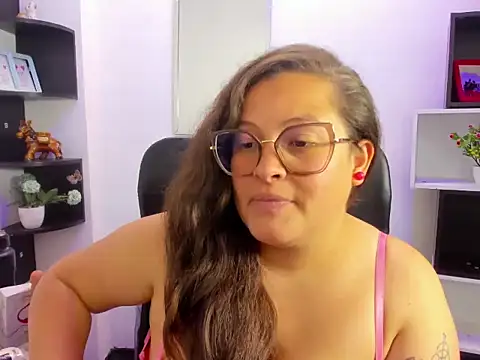 SaraThonson_'s Live XXX Chat