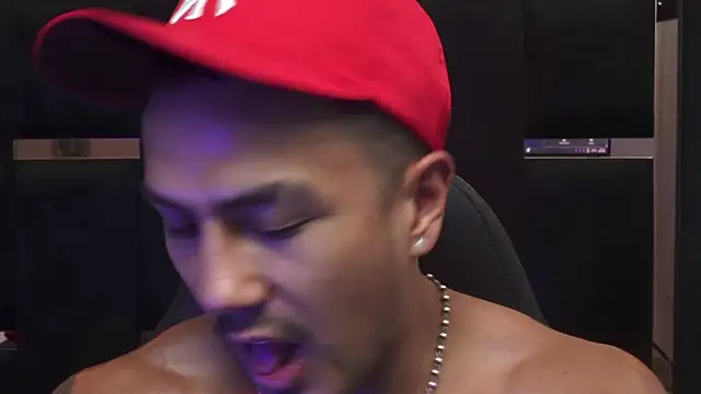 aaron_bolt Chat XXX live