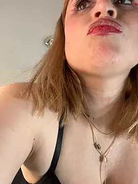 Adeline_1 – Live XXX-chat