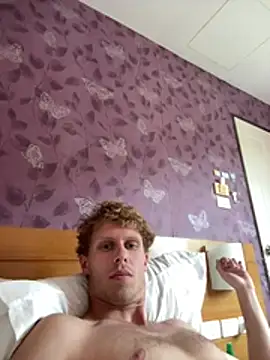 XXX chat uživo modela doublegx