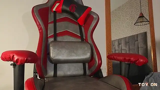 צ'אט XXX בשידור חי של isaacblaze_