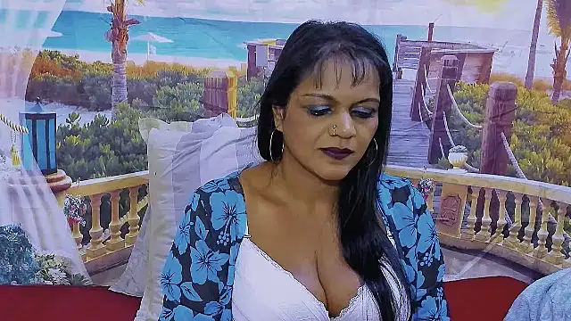 indianswtbella Adlı Modelin Canlı XXX Sohbeti