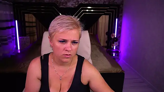 CrystalVibe's Live XXX Chat