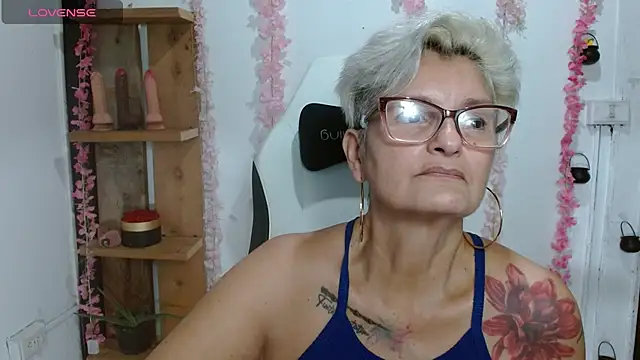 bety-cum2's Live XXX Chat