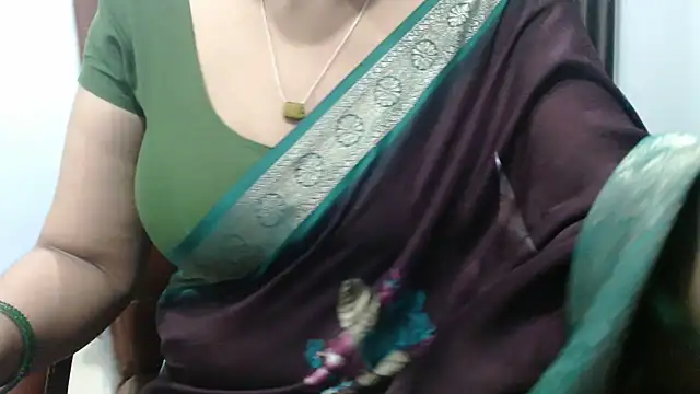 Chat XXX ao vivo de sunitha-3