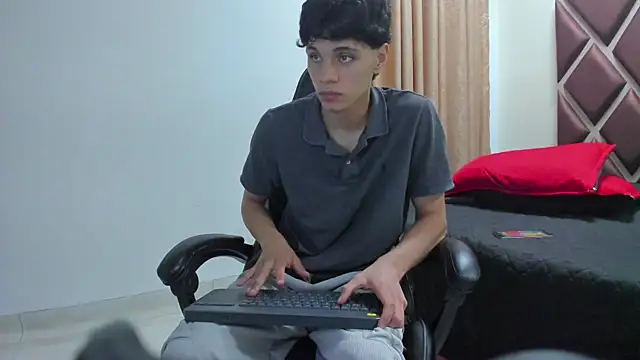 Онлайн чат XXX Ithan_Hott
