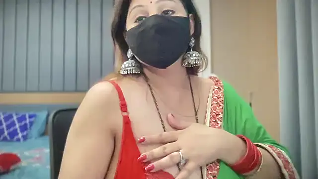 sassypooja's Live XXX Chat