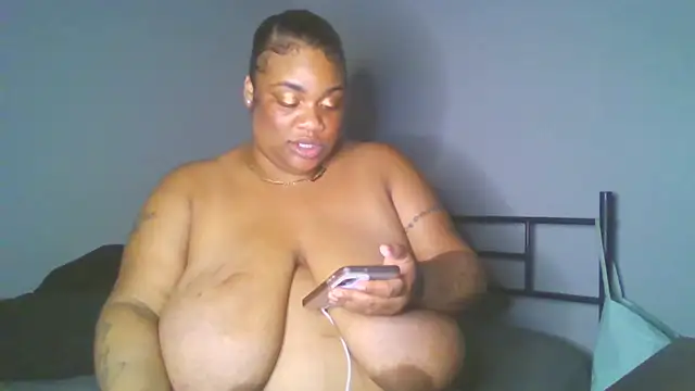 Chat XXX en directo de NaughtyHottieBBW