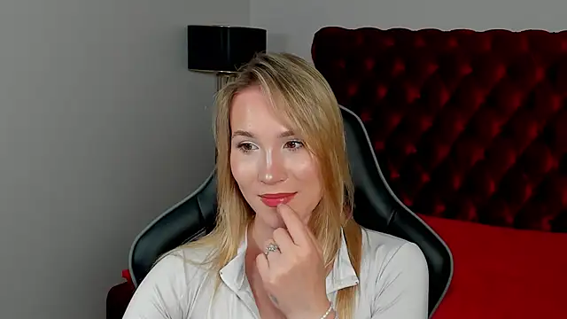 Chat XXX en directo de ElaraVoltage