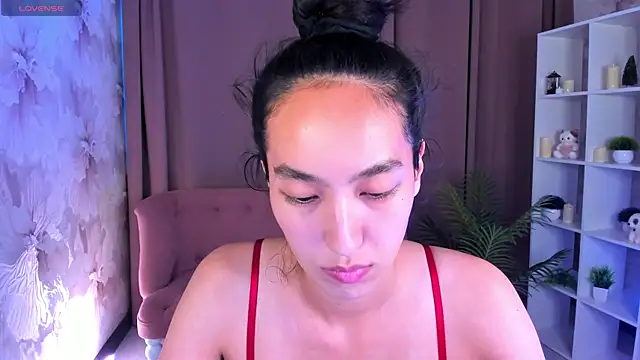 FlirtyAura's Live XXX Chat