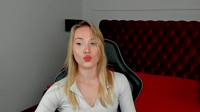 ElaraVoltage Chat XXX in diretta