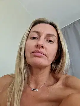 Chat +18 de Miss____Mia_ ao vivo