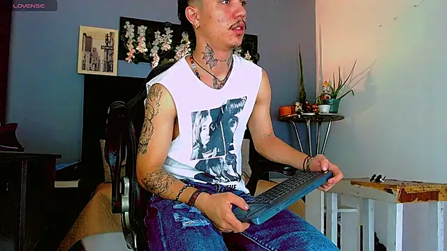 XXX chat uživo modela HannibalLester