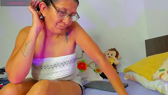 Keyla_Milf: онлайн-секс-чат