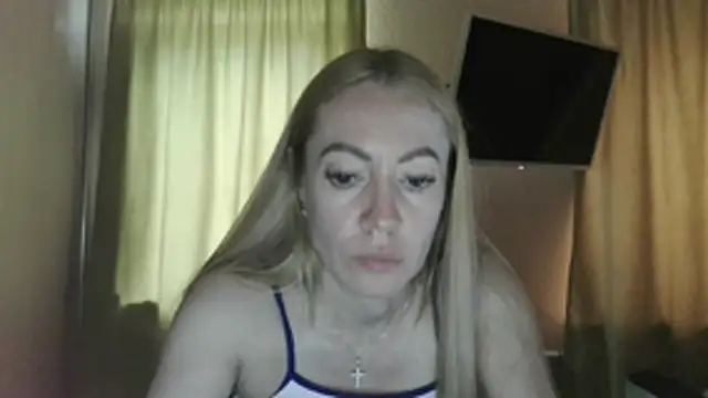 LensyTourels' Live XXX Chat