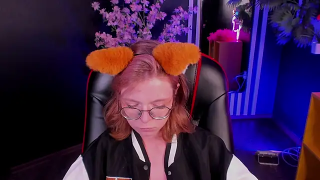 FoxxyyPolly XXX чат на живо