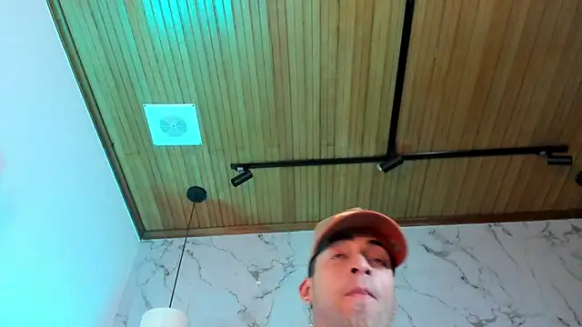 XXX chat uživo modela DrakeNeumann