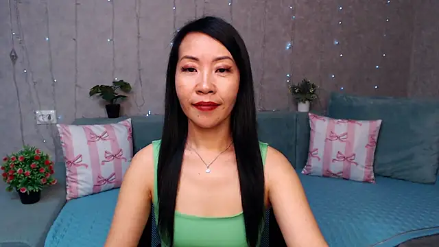 LiaPak's Live XXX Chat