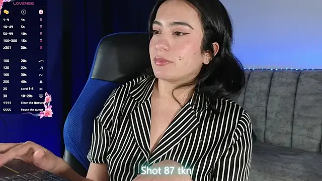 צ'אט XXX בשידור חי של ZaraDames_