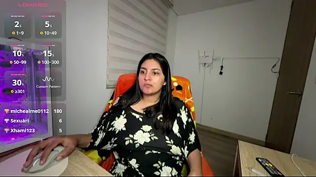 cloe_small's Live XXX Chat